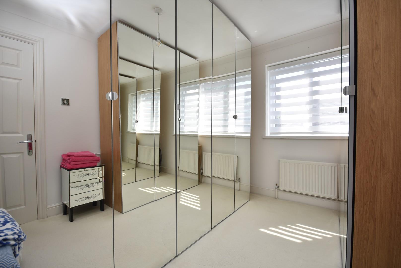 11 The Grange, Baroness Place, Penarth, CF64 3UW